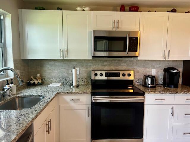 Building Photo - 3755 Via Poinciana