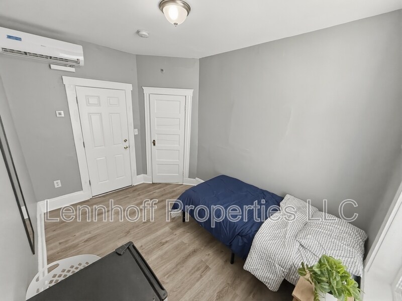 Building Photo - 383 Haverhill St