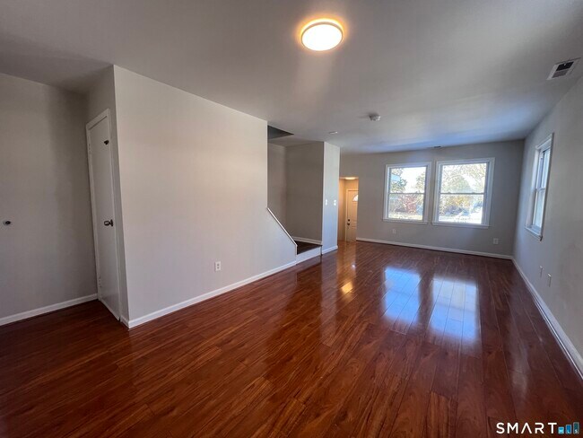 Building Photo - 93 Shell St