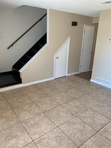 Building Photo - 805 Bluebonnet Dr