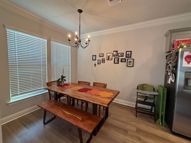 Foto del edificio - 1/2 OFF FIRST MONTH MOVE IN SPECIAL - NEAR...