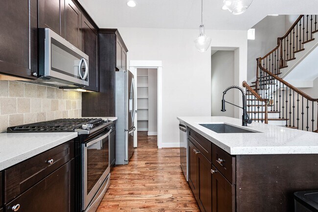 Foto del edificio - 925 W 23rd St