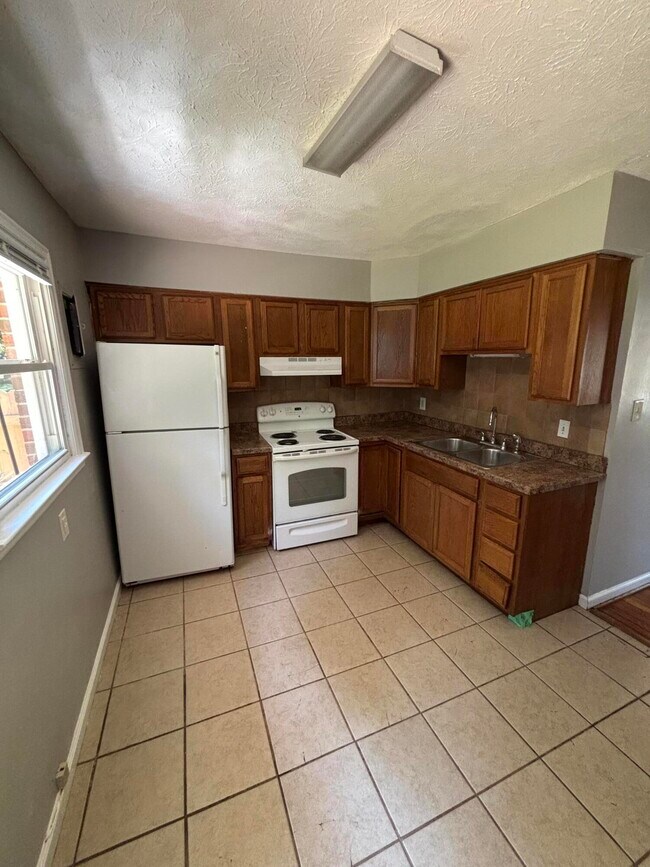Foto del edificio - 613 Anniston Dr