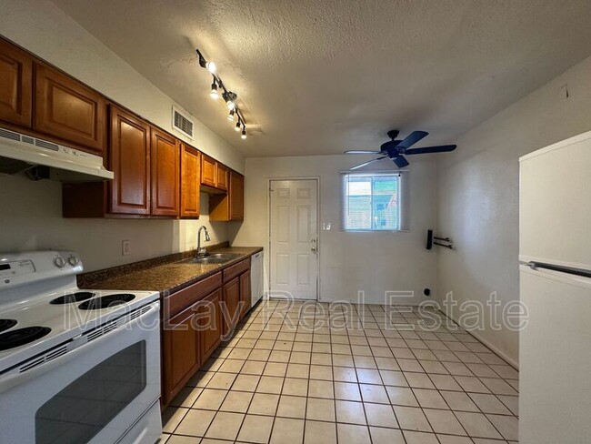 Foto del edificio - 7808 E Heatherbrae Ave