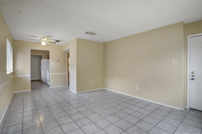Building Photo - 1609 Windsong Ln