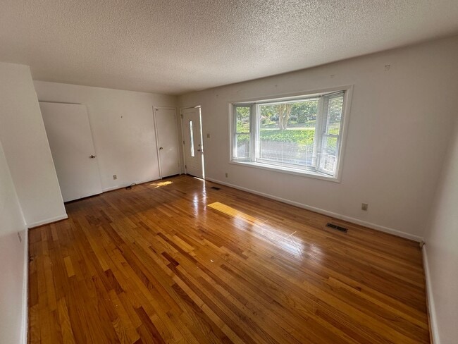 Building Photo - 555 Cimarron Dr