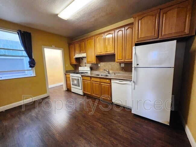 Foto del edificio - 139 W Yosemite Ave