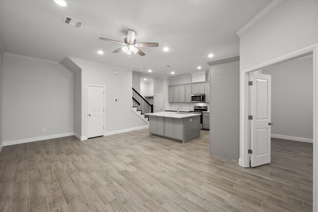 Building Photo - Brand New Luxury Townhouse in Central West Arlington