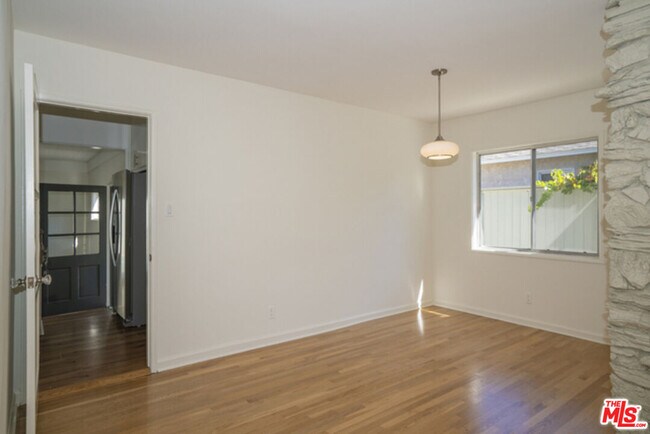 Building Photo - 13947 Peach Grove St