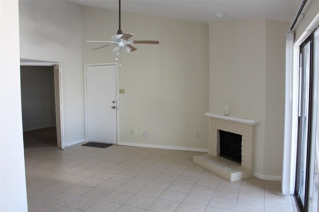 Building Photo - 16111 Aspenglen Dr