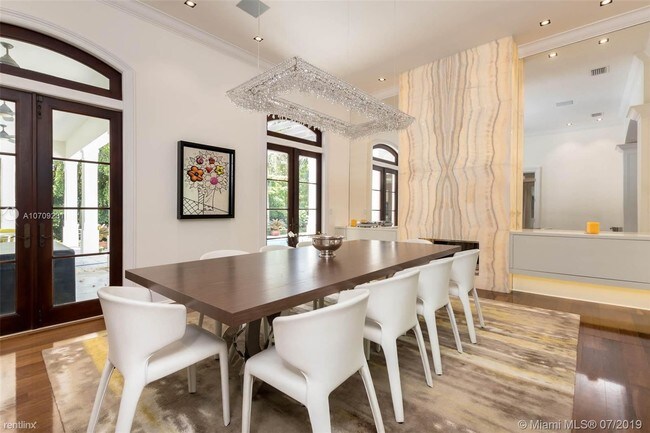 Building Photo - 6 br, 6.5 bath House - 5450 Banyan Trl