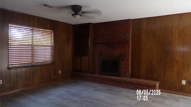 Building Photo - Fantastic Redo located in Terrace Hills.