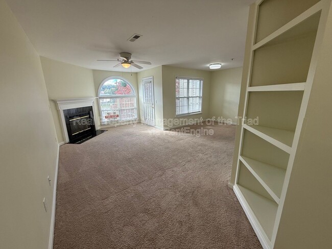 Building Photo - 5012 Lawndale Dr