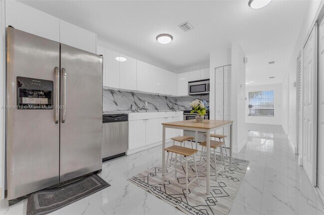 Foto del edificio - 2401 SW 102nd Ave