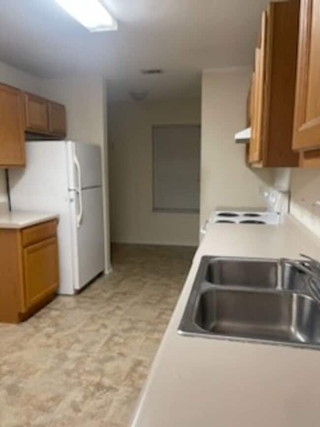 Building Photo - 15135 Deer Creek Dr