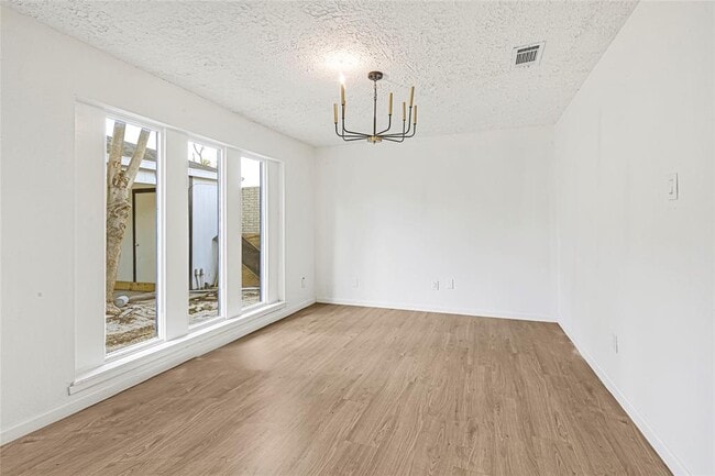 Foto del edificio - 8302 Country Wind Ln