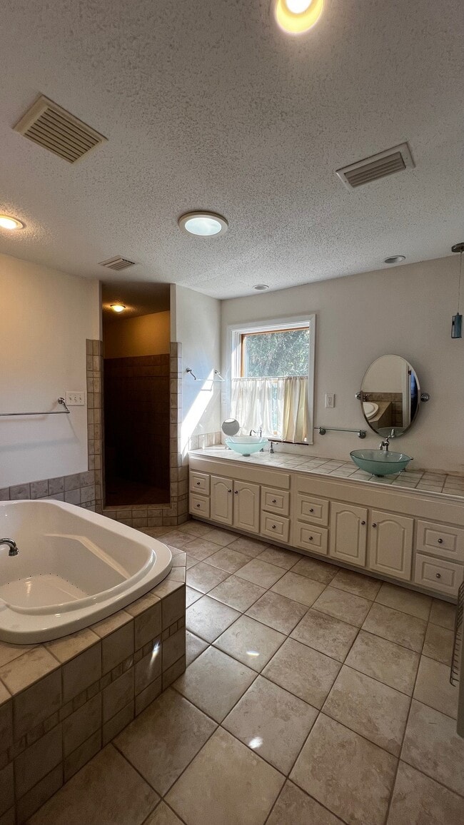 Foto del edificio - 905 Van Ave