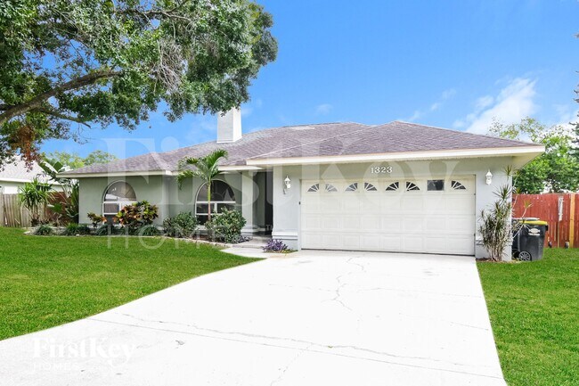 Building Photo - 1323 Arrowhead Ct