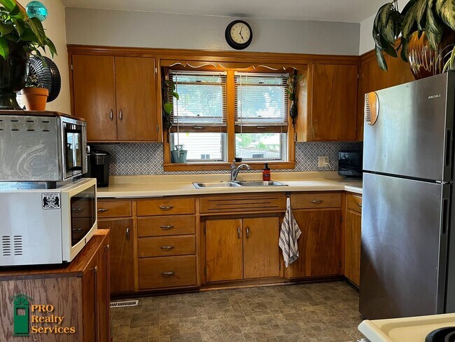 Building Photo - 2 Bedroom Home