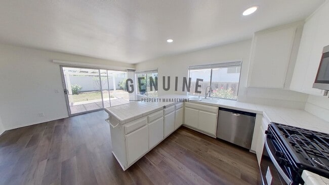 Foto del edificio - Coming Soon: 3Bd 2Ba Home in Lake Forest