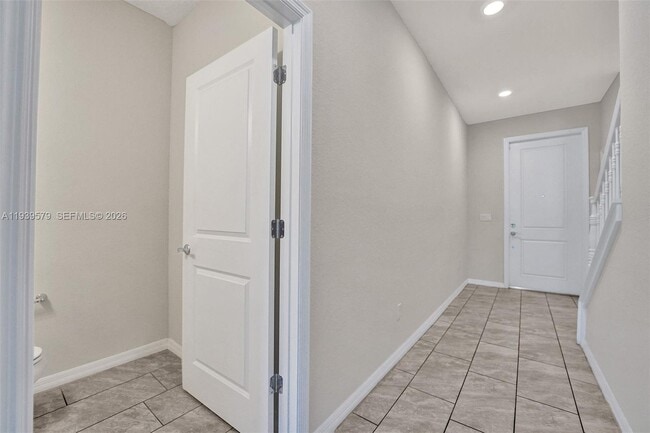 Building Photo - 4764 Eucalyptus Dr