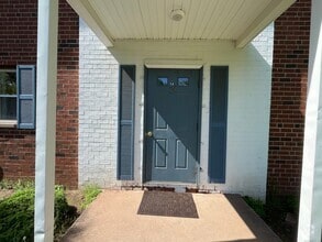 Building Photo - 14 Colonial Dr