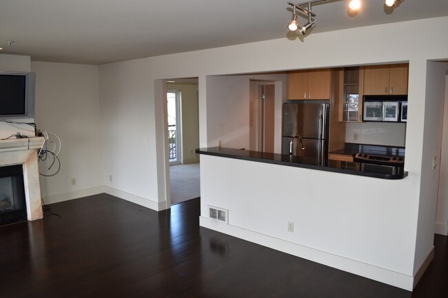 Building Photo - Capitol Hill 1BR/1BA with Stunning City Views