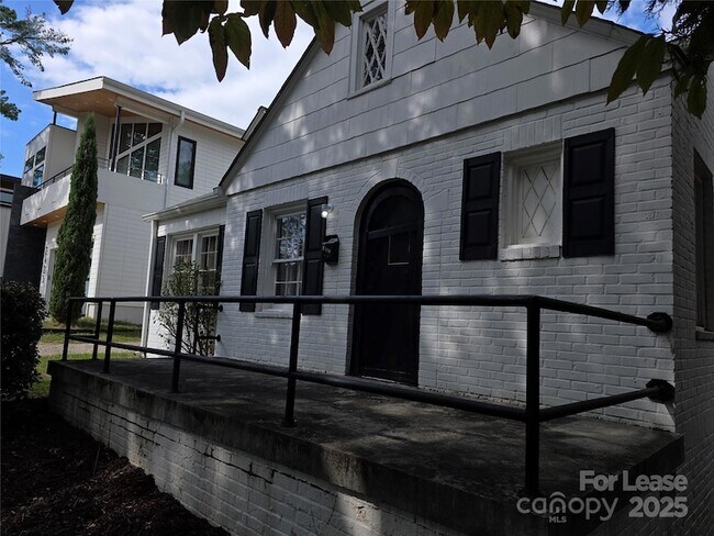 Foto del edificio - 2429 Commonwealth Ave