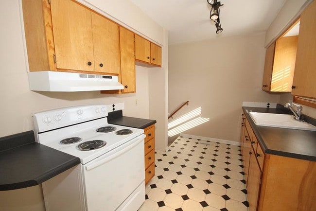 Building Photo - 1509 Bel Air Dr