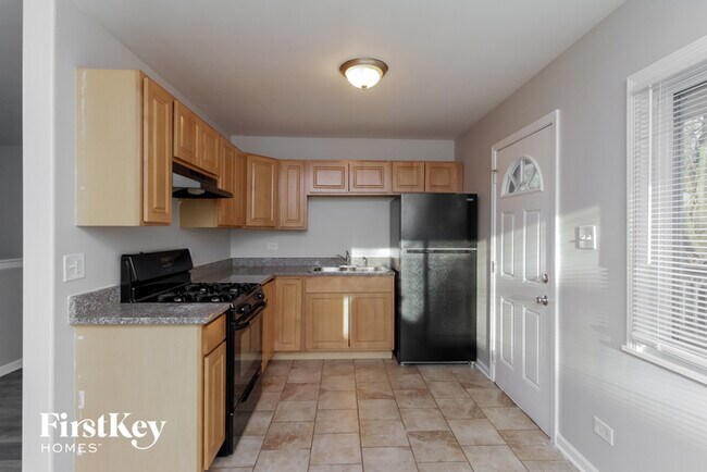 Foto del edificio - 349 E Maple Dr