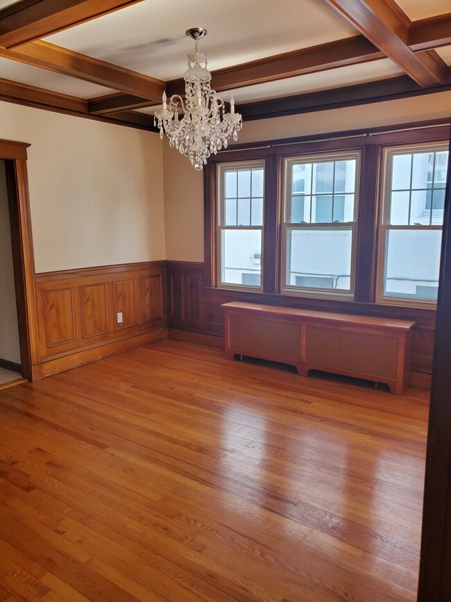 Building Photo - 5 Castleton St