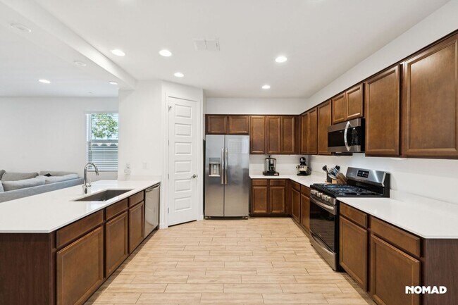 Building Photo - Spacious 4BR House in Waddell