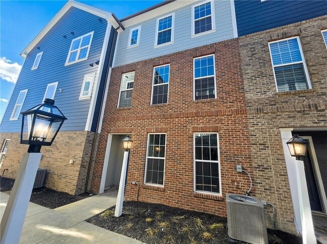 Photo - 305 Frederick Wy Townhome