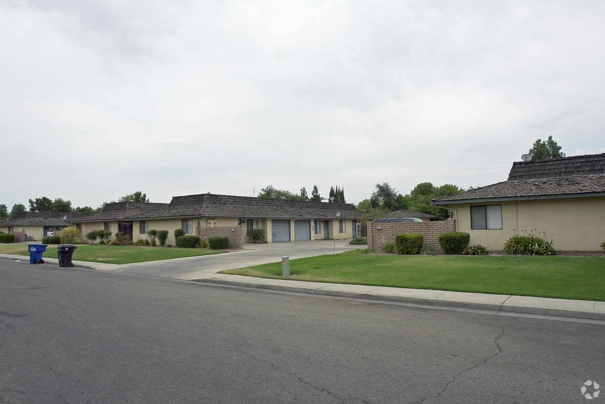 Building Photo - 366-426 W Carob Ave