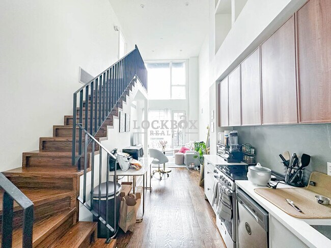 Building Photo - 179 N 7th St