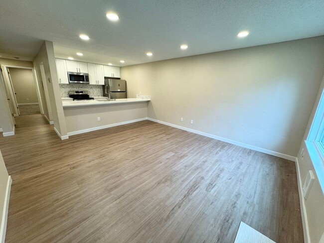 Building Photo - Beautiful Modern remodeled 1 bedroom condo...