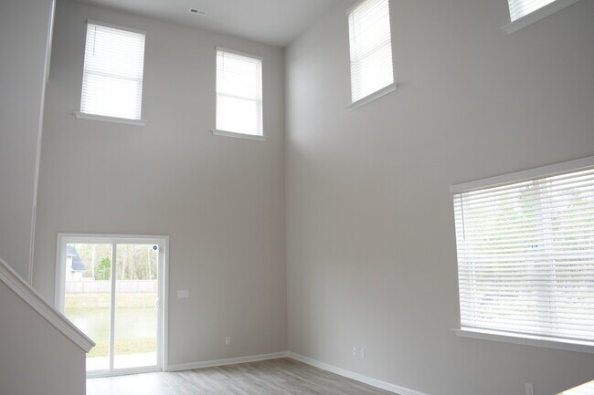 Building Photo - 7598 Knightbell Cir
