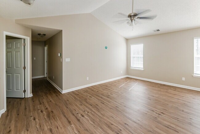 Building Photo - 8905 Bambi Ct