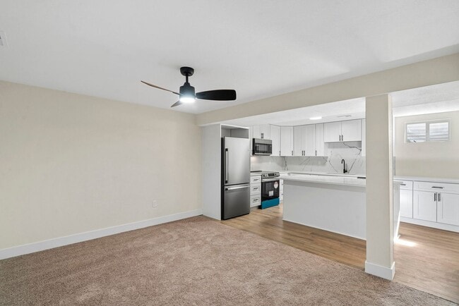Building Photo - Remodeled 2BD, 1BA Apartment in Berkley with Off-Street Parking Spot