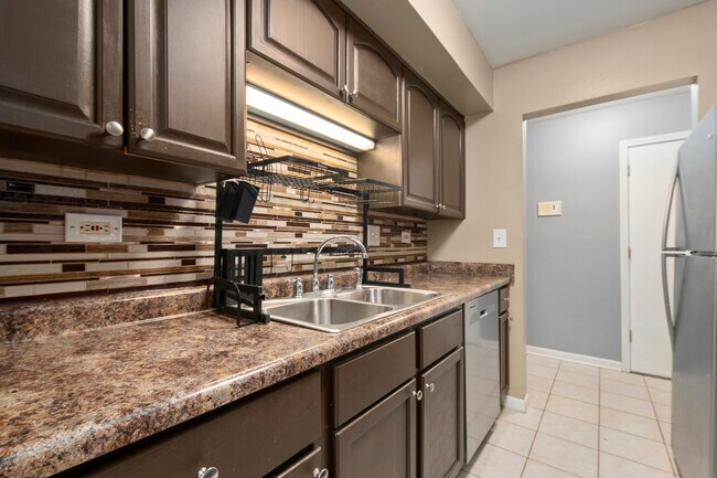 Foto del edificio - 2214 Country Club Dr
