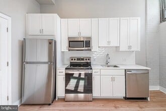 Building Photo - 1300 S 19th St