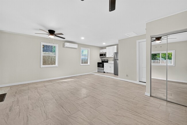 Building Photo - 23130 Bayleaf Dr