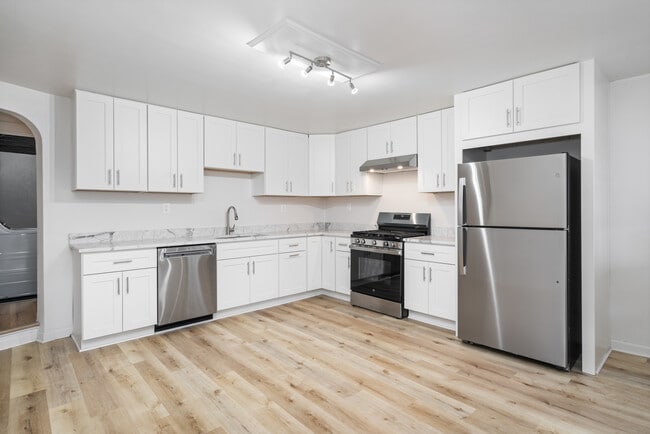 Building Photo - 2321 Spring St