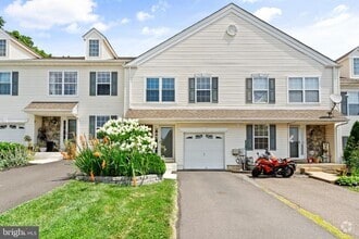 Building Photo - 4650 Louise St Claire Dr
