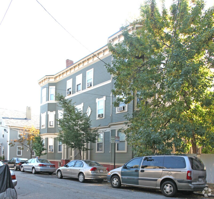 Building Photo - 26 Pleasant St