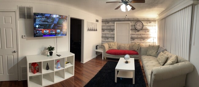 Building Photo - 1860 Rochester Rd