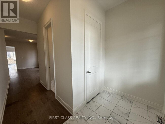 Building Photo - 93 Boccella Cres