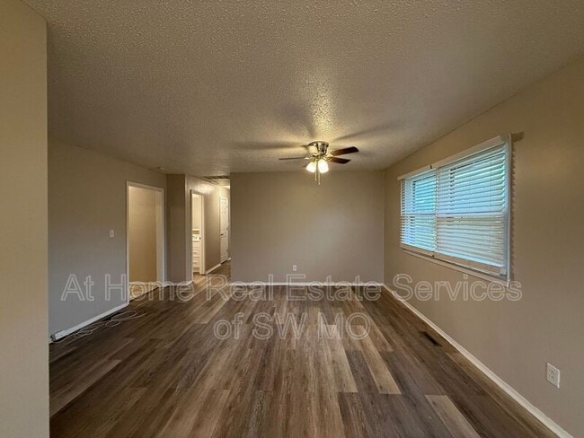 Building Photo - 2315 W Village Ln