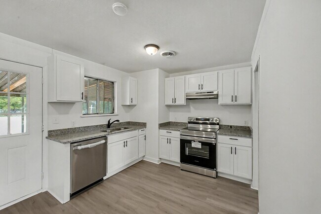 Foto del edificio - 2709 Lumpkin Rd