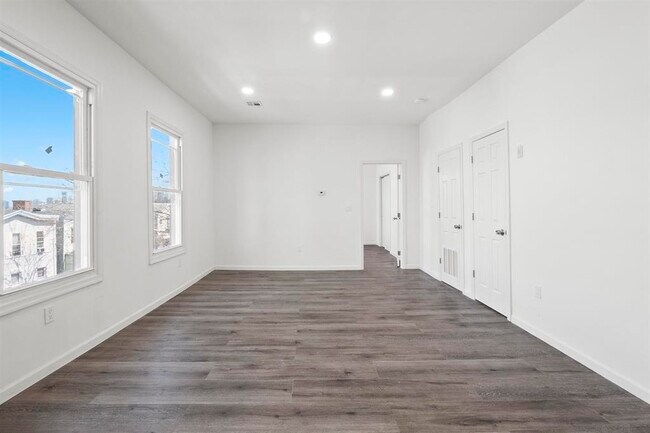 Building Photo - 446 Bergen Ave